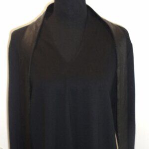 IMAN V-Neck Black Long Sleeve Tunic.